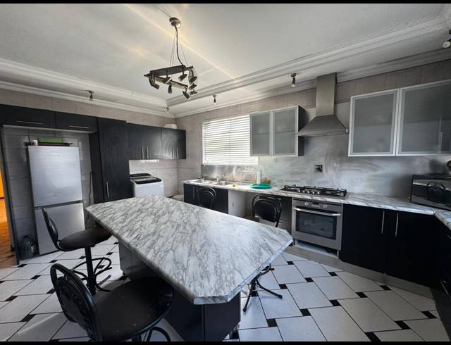 6 BEDROOM FREEHOLD FOR SALE IN TUSCANY GLEN